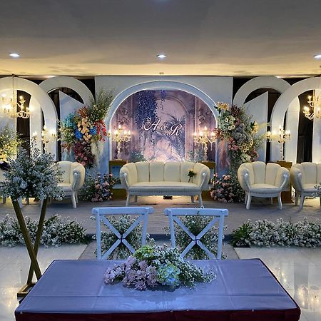 Utc Hotel Semarang Esterno foto
