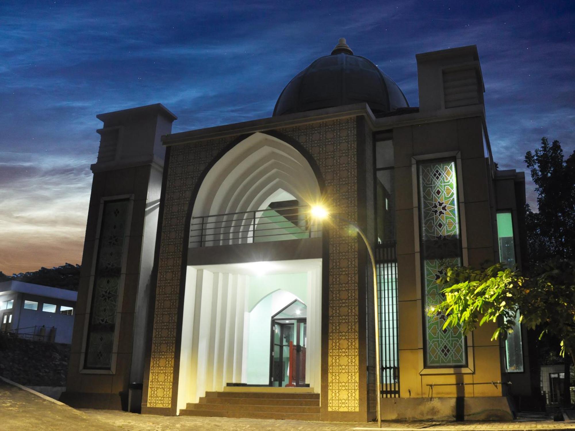 Utc Hotel Semarang Esterno foto
