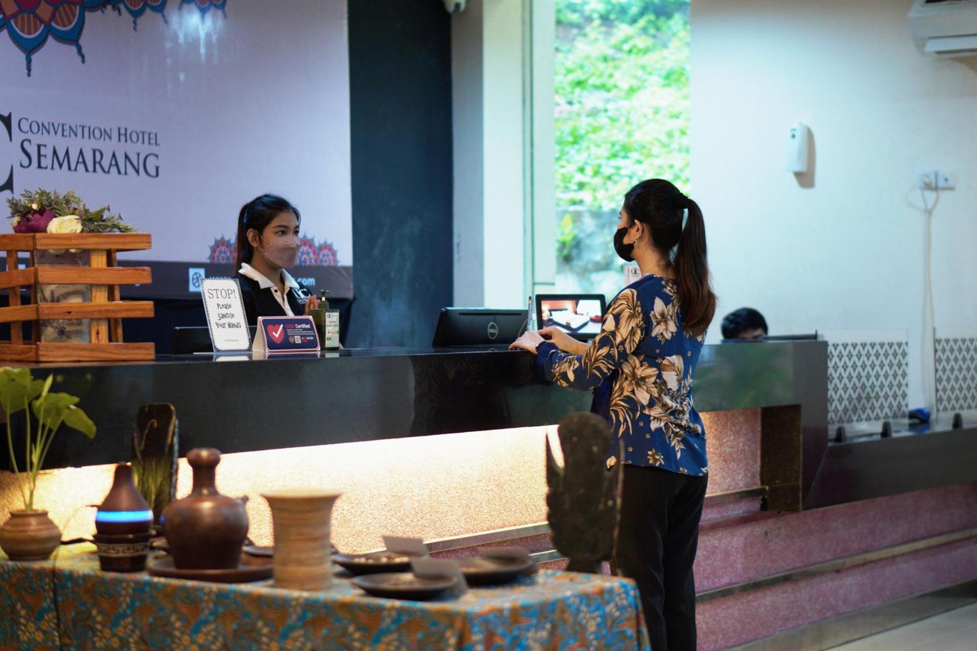 Utc Hotel Semarang Esterno foto