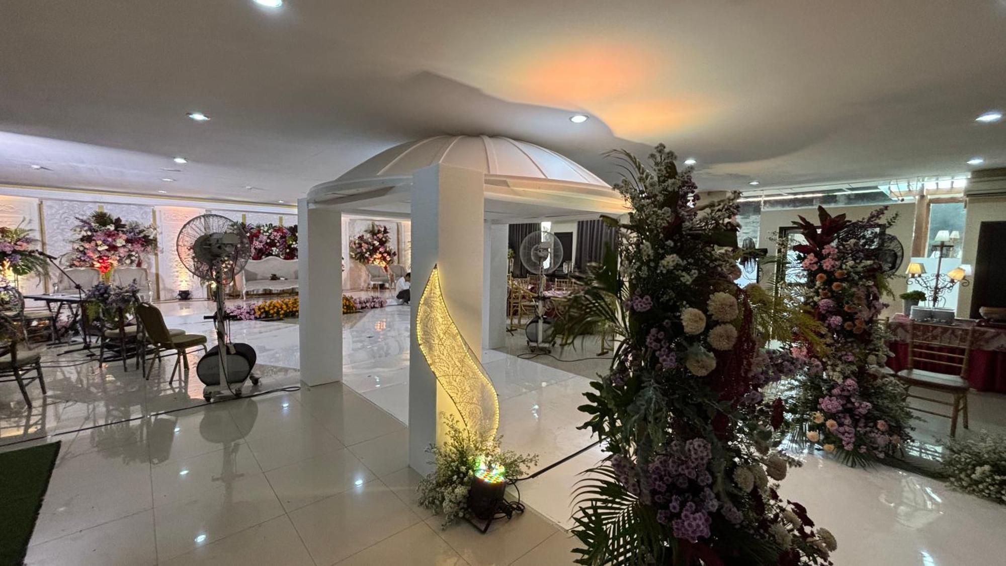 Utc Hotel Semarang Esterno foto