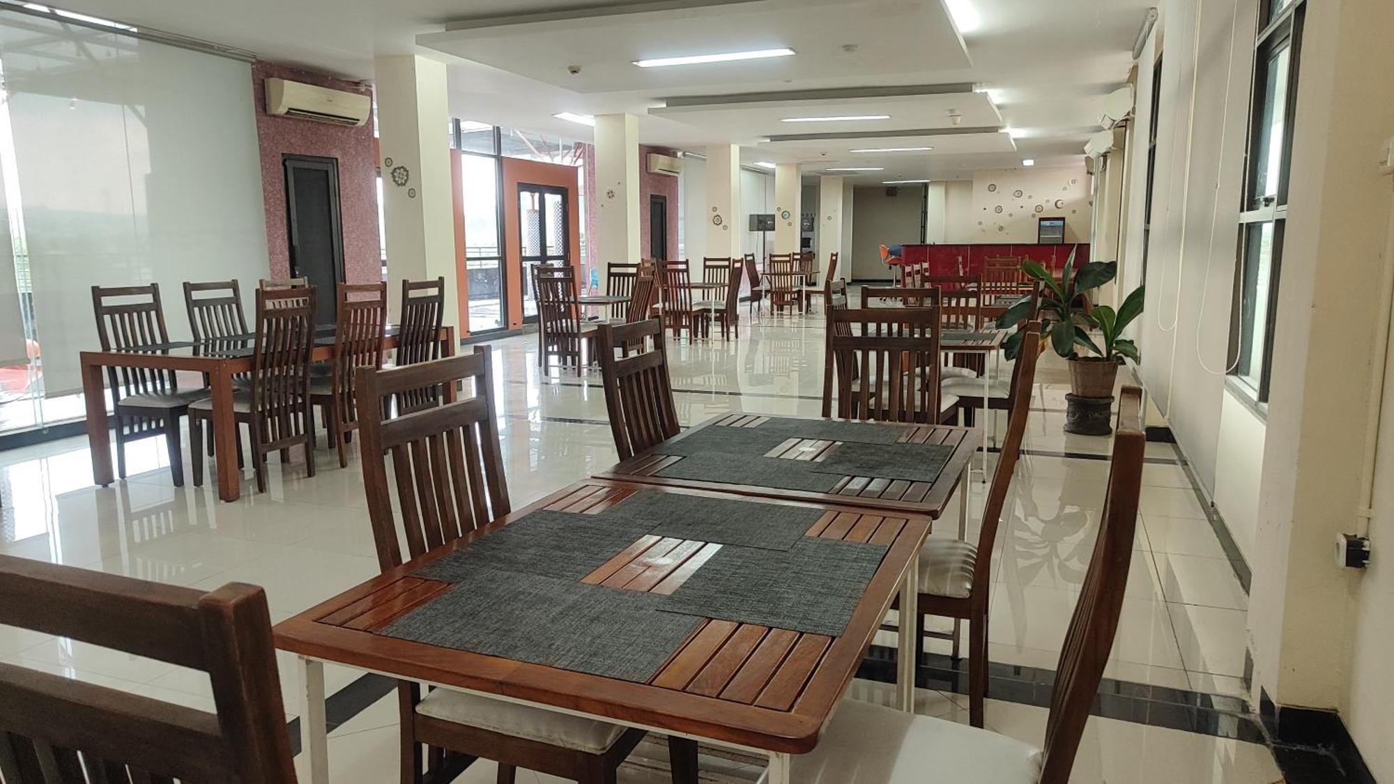Utc Hotel Semarang Esterno foto