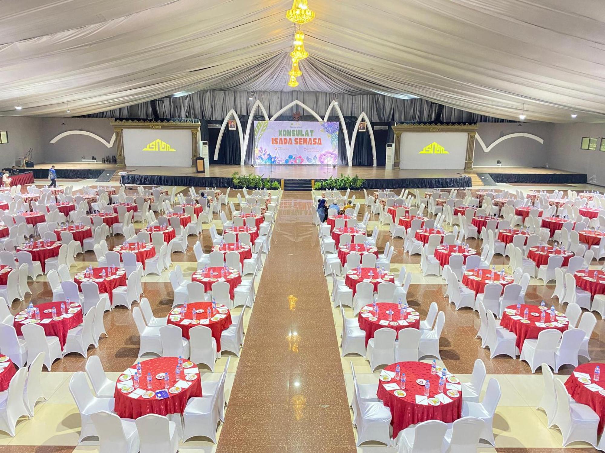 Utc Hotel Semarang Esterno foto