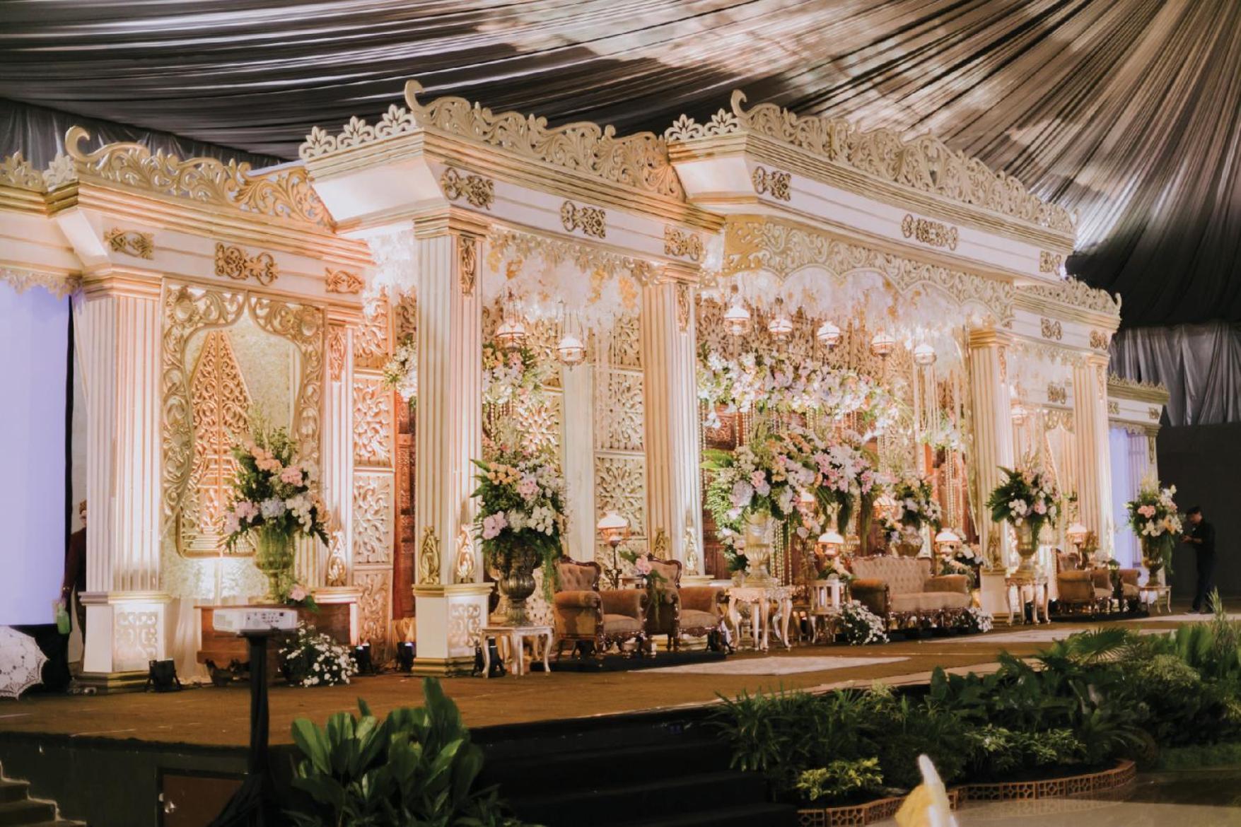 Utc Hotel Semarang Esterno foto