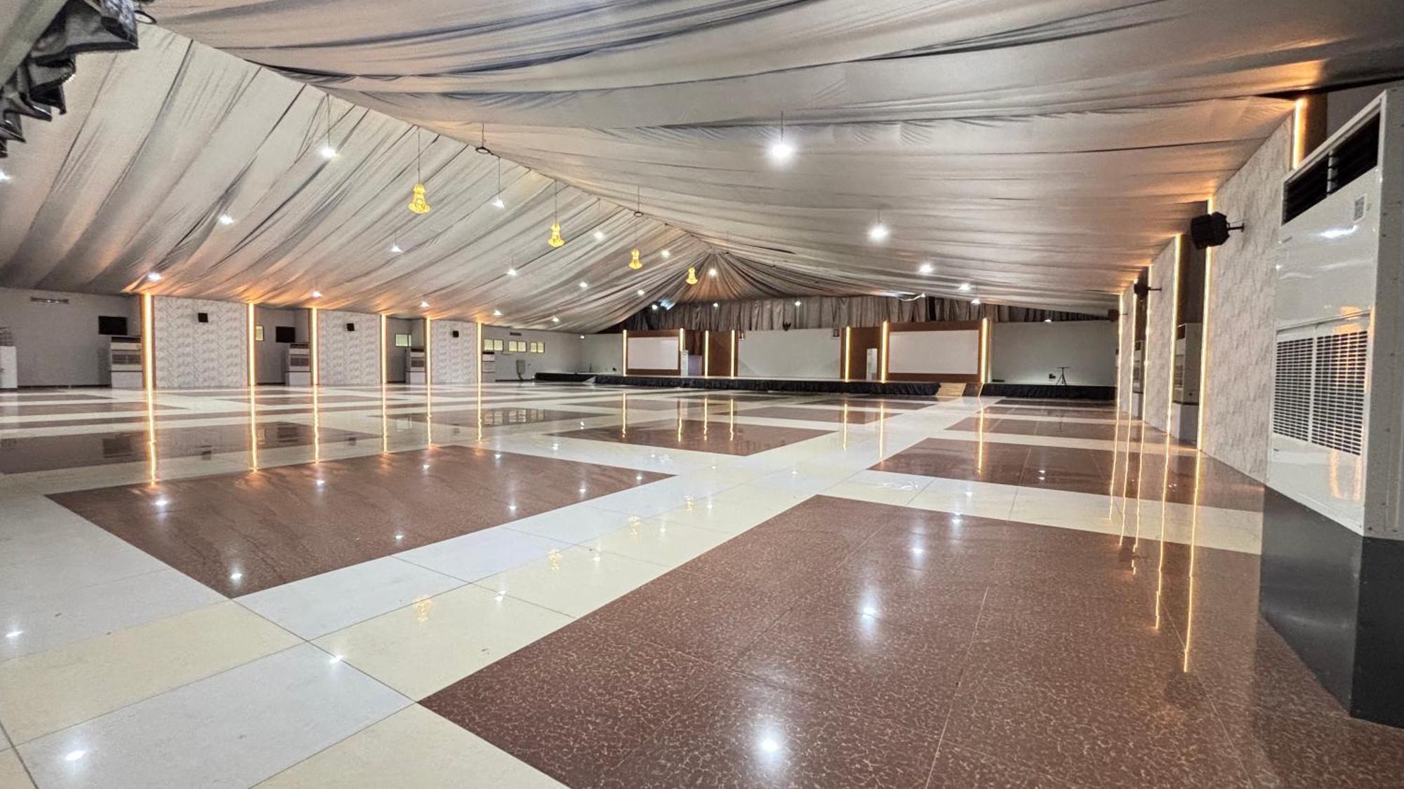 Utc Hotel Semarang Esterno foto