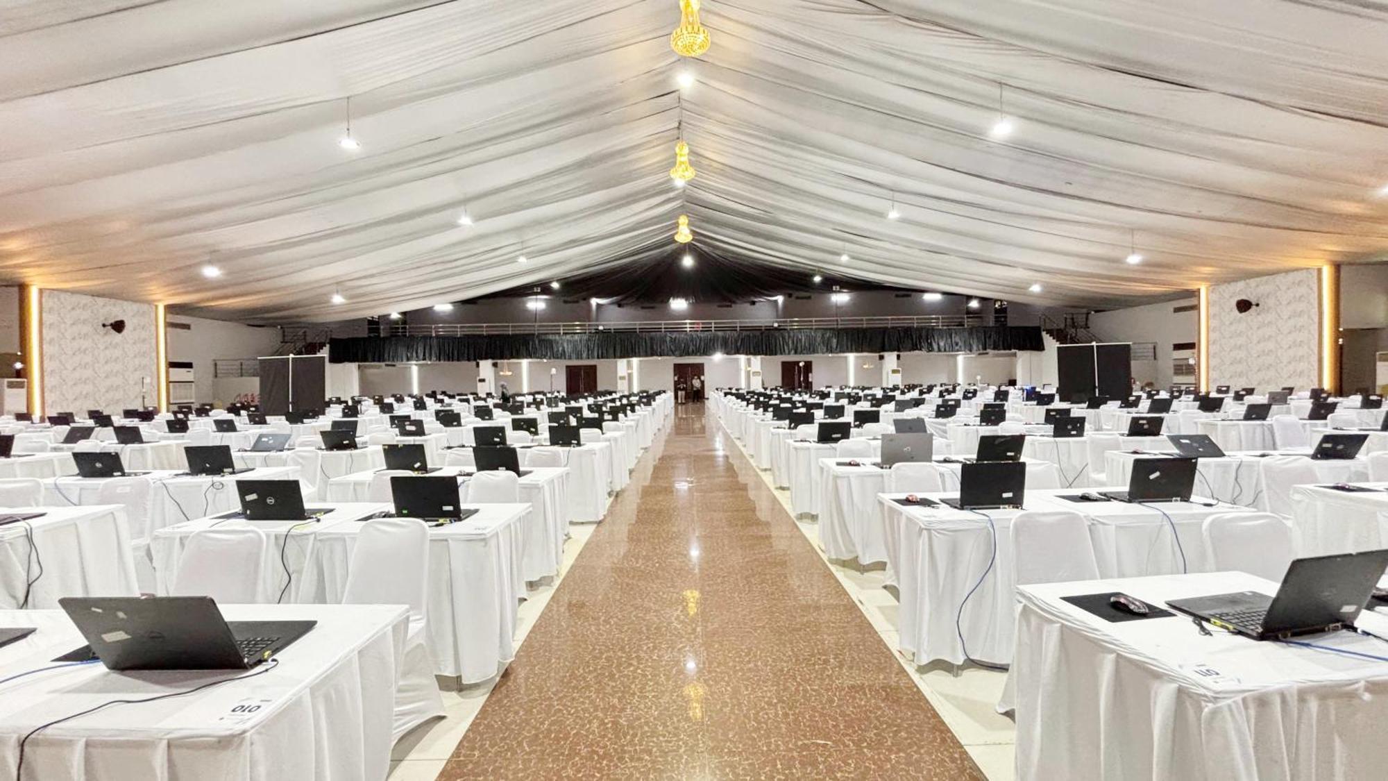 Utc Hotel Semarang Esterno foto