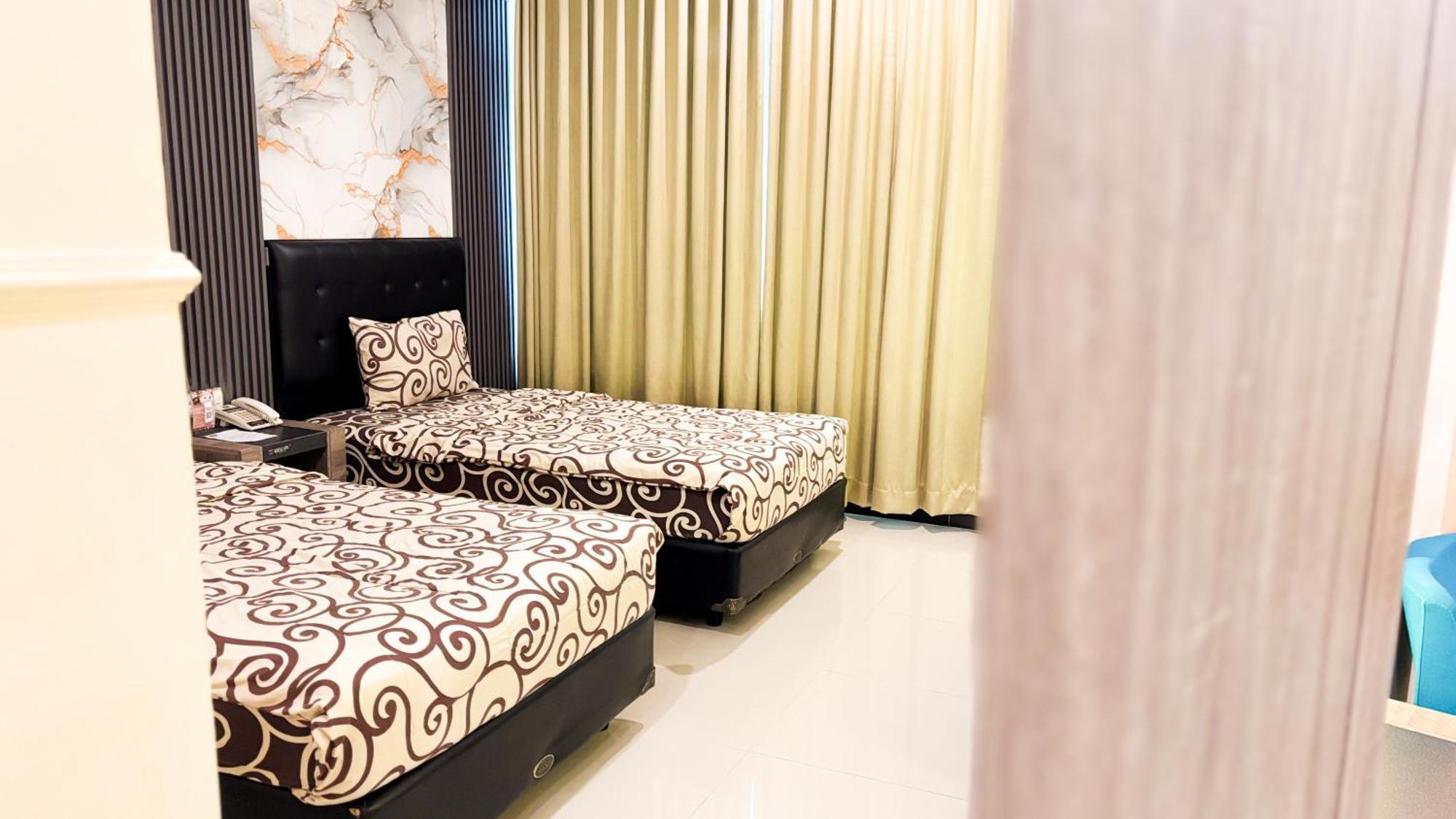 Utc Hotel Semarang Esterno foto